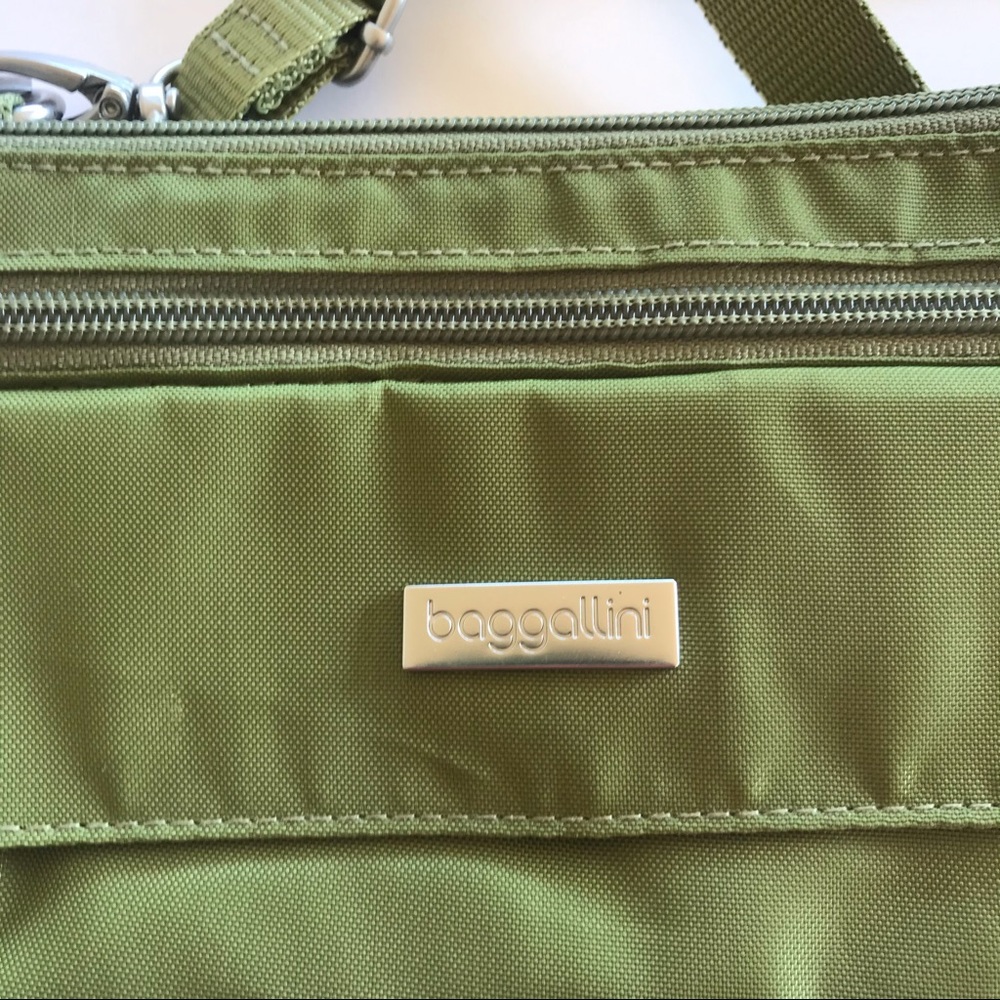 Baggallini Crossbody New Green crossbody